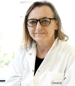 09.11.2021, Berlin - Deutschland. Charité Virchow Klinikum. Leiterin der Immunlogie Prof. Dr. Carmen Scheibenbogen.